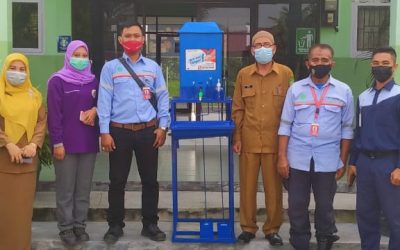 SMKN 6 Dumai Terima Bantuan CSR Alat Cuci Tangan Sistem Pegas Cegah Penularan Covid 19 dari PT ESM