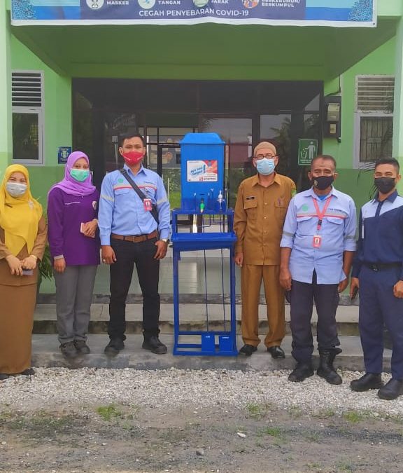 SMKN 6 Dumai Terima Bantuan CSR Alat Cuci Tangan Sistem Pegas Cegah Penularan Covid 19 dari  PT ESM